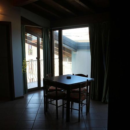 Casa Regina Apartment เดเซนซาโนเดลการ์ดา ภายนอก รูปภาพ