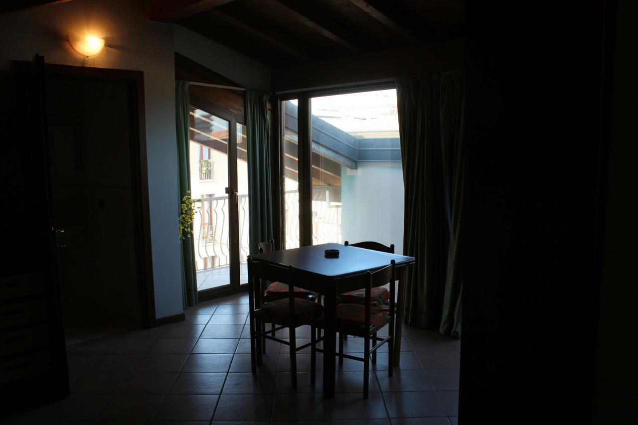 Casa Regina Apartment เดเซนซาโนเดลการ์ดา ภายนอก รูปภาพ