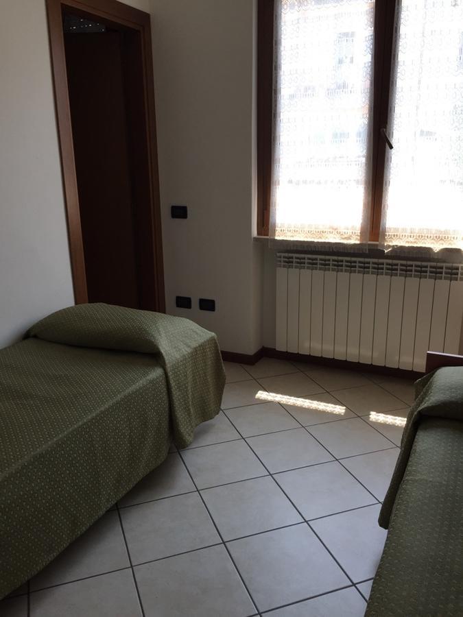 Casa Regina Apartment เดเซนซาโนเดลการ์ดา ภายนอก รูปภาพ