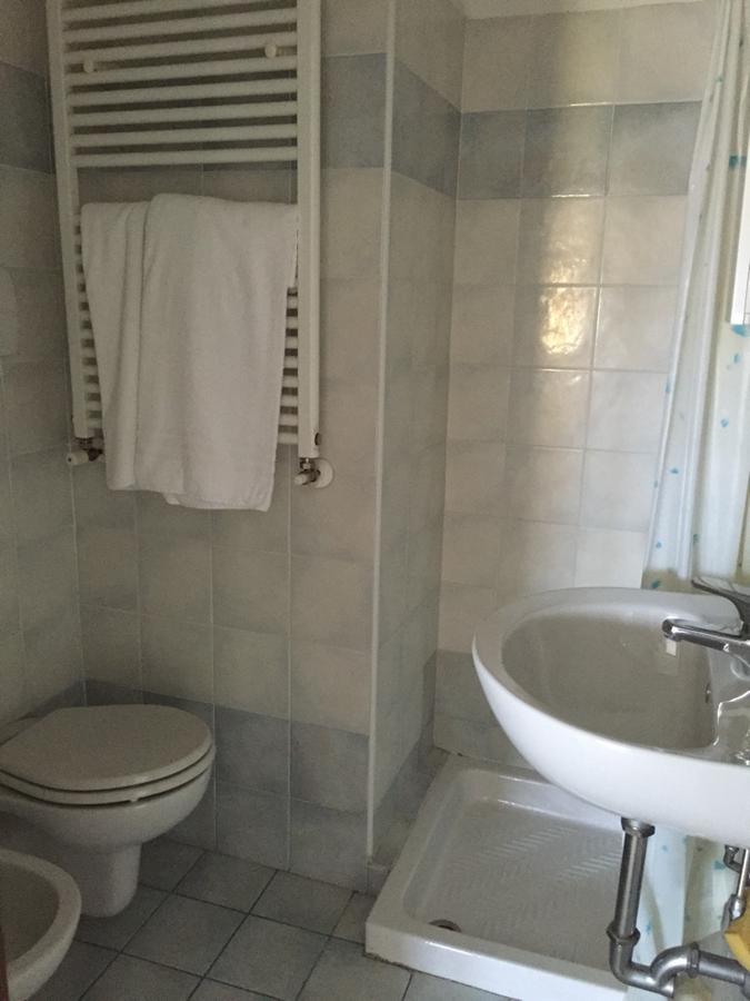 Casa Regina Apartment เดเซนซาโนเดลการ์ดา ภายนอก รูปภาพ